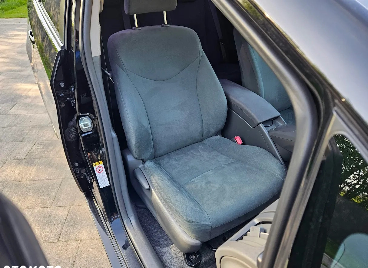 Toyota Prius cena 35800 przebieg: 340000, rok produkcji 2011 z Pionki małe 301